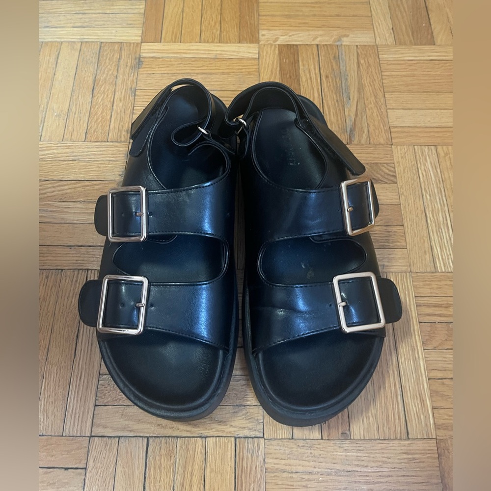 Black Sandals with Buckle Straps